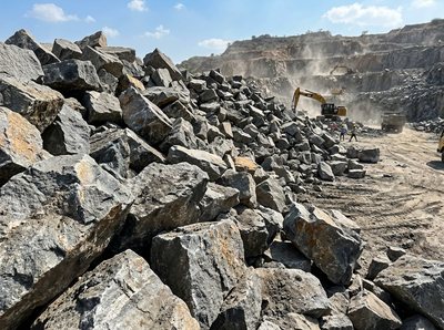 Heavy Boulders Hard Rock Quarry Granite Boulders